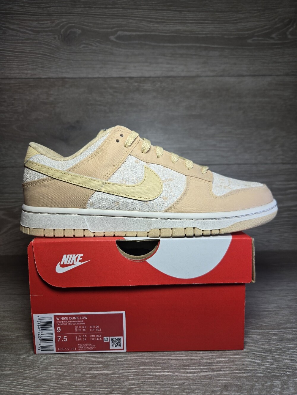 Nike Dunk Low Sneakers Orewood Brown / Sesame Women's Size 9 / Mens Size 7.5 NEW